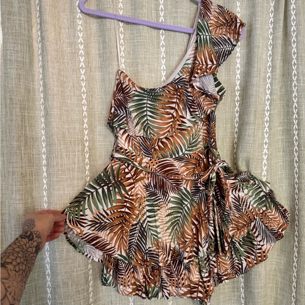 Tropical Leaf Print One-Shoulder Romper